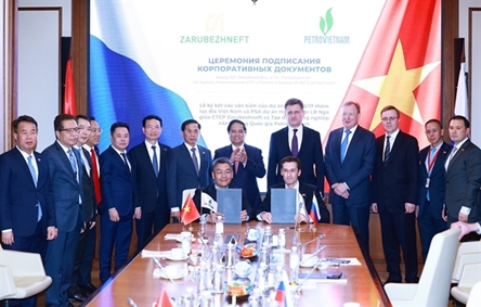 Prime Minister visits, works with Vietnam’s leading oil and gas partner in Russia